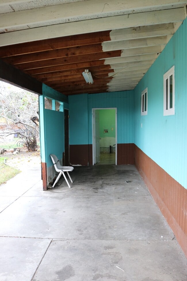 Building Photo - Beautifully Updated 3-Bedroom Home with Sp...