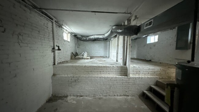 Building Photo - 102 W Delilah Rd