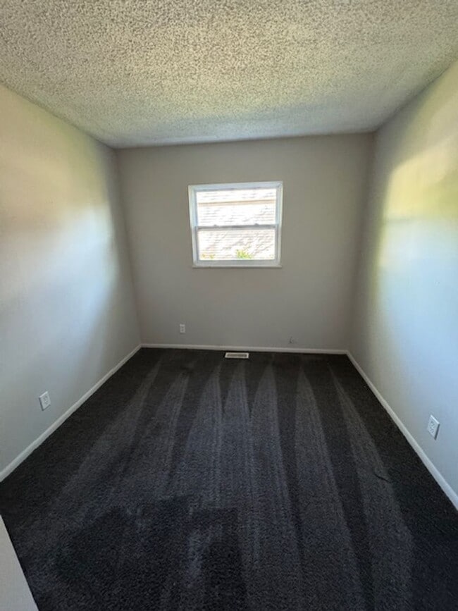 Building Photo - 6932 Balsam Ln