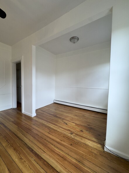 Building Photo - 354 7th St