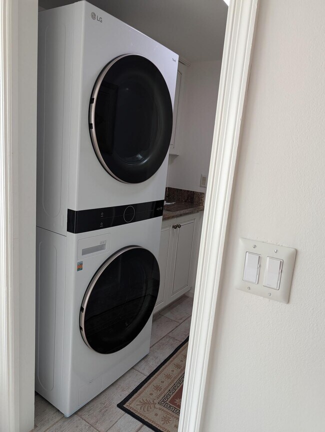 Building Photo - 1640 12 Oaks Way