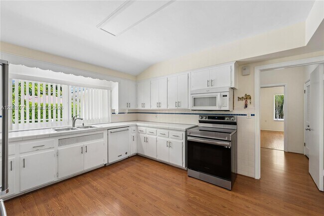Building Photo - 2514 Granada Blvd