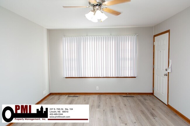 Building Photo - 2 Bedroom and 1.5 Bathroom Apartment Avail...