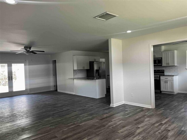 Building Photo - 8106 Mullins Dr