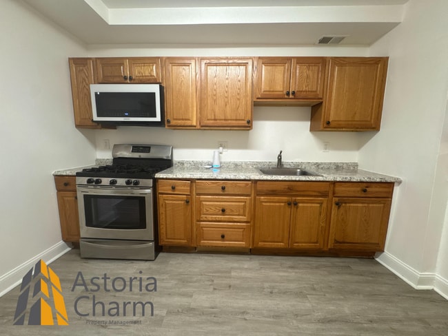 Building Photo - Updated 3 Bedroom Plus Den in East Baltimore