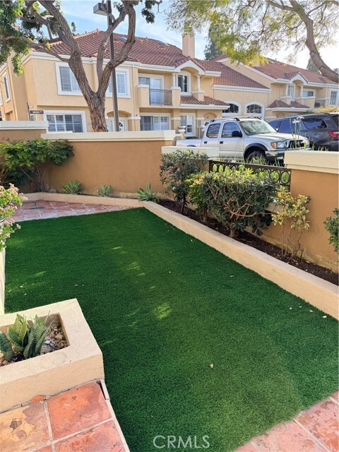 Building Photo - 21 Front Row Ln