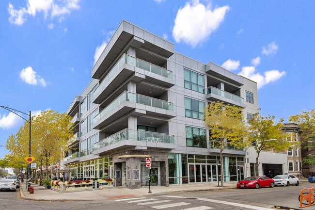 Building Photo - 1846 W Division Apartments