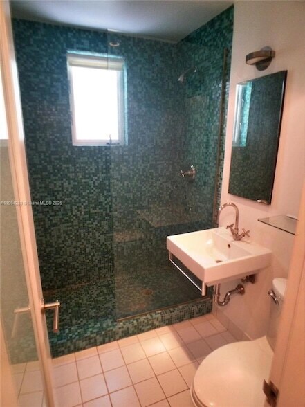 Building Photo - 1751 James Ave