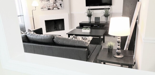 Building Photo - Beautiful  Furnished 1/1 condo x Rent  in Winter Park Next to Full Sail University !