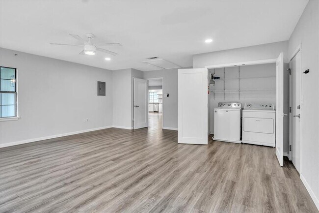 Building Photo - 6100 Woodhue Dr