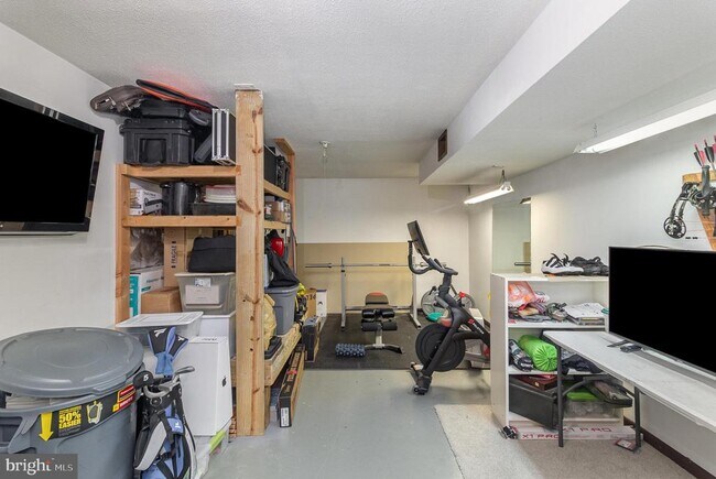 Building Photo - 14807 Statler Dr