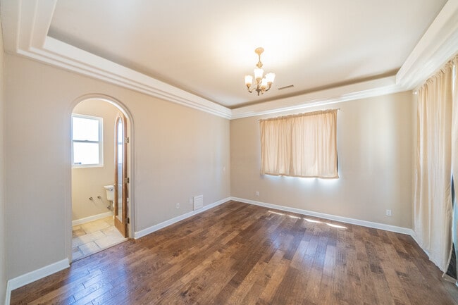 Building Photo - 17425 Cyrus Ln