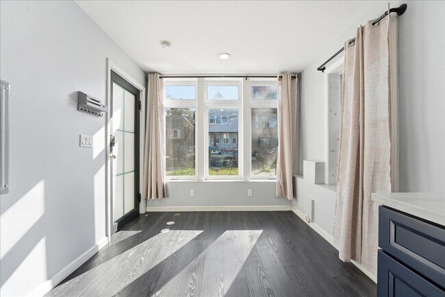 Building Photo - 225 Freeman Ave