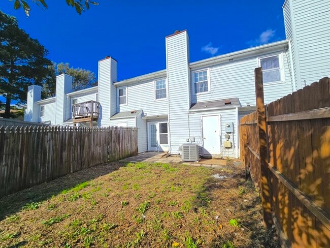 Building Photo - 5221 Johnstown Ln