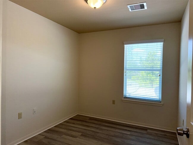 Building Photo - 10066 Emnora Ln