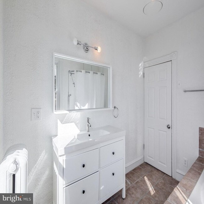 Building Photo - 243 Krams Ave