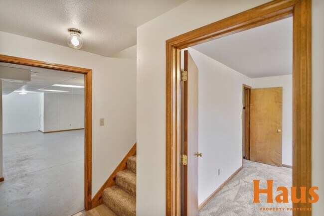 Building Photo - 1839 SE 43rd Terrace