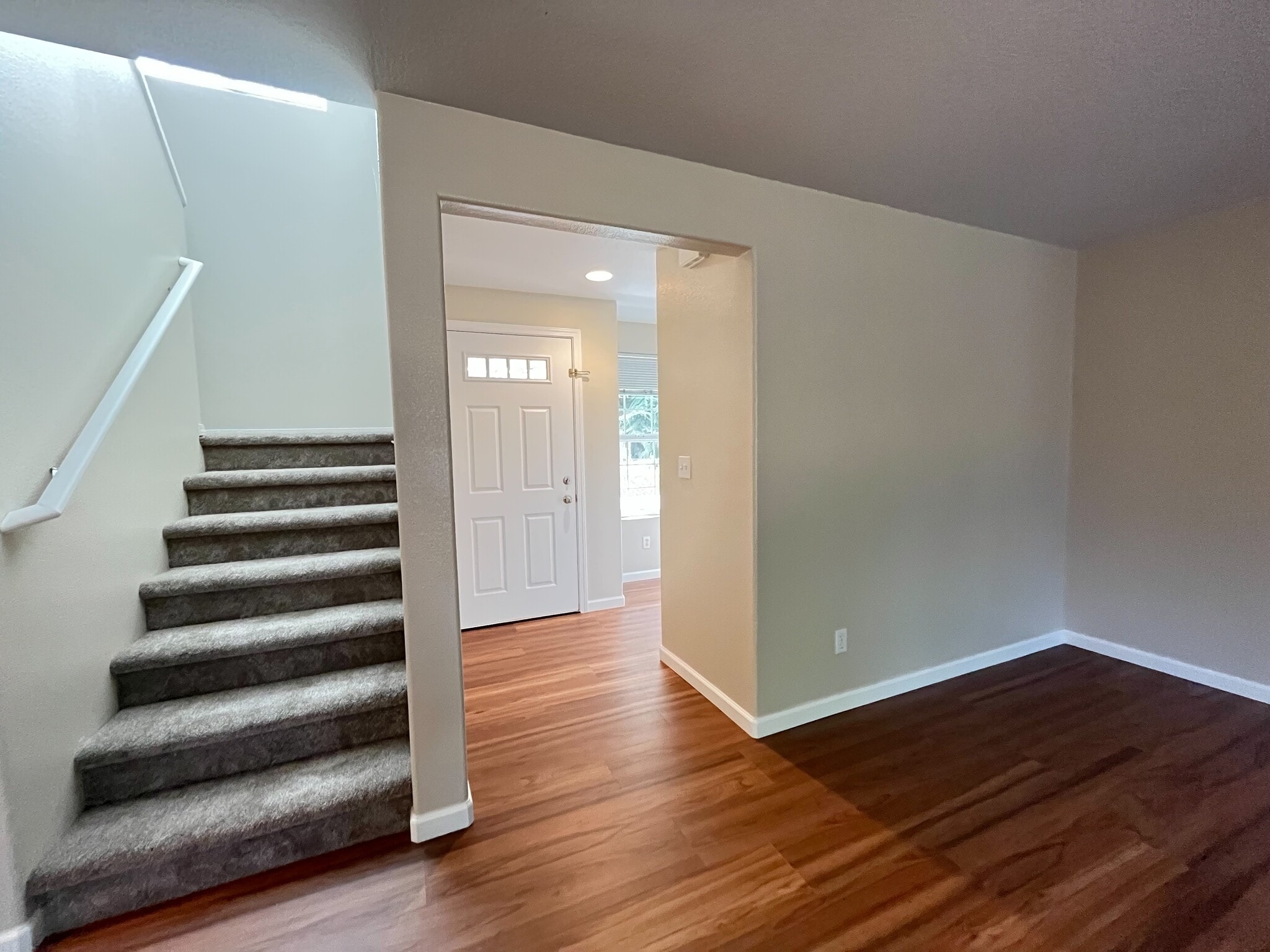 Building Photo - 1371 Ridgeview St