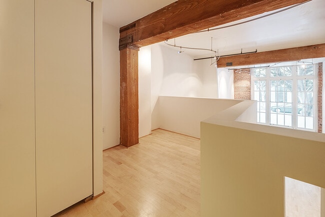 Building Photo - 461 2nd St