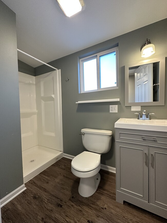 Building Photo - 15020 Ridgeway Ave