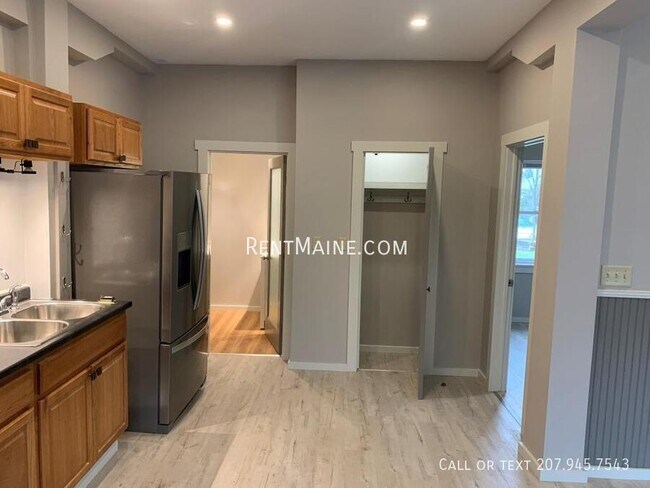 Building Photo - 38 Railroad St