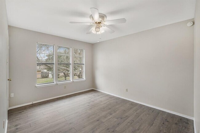 Building Photo - 10814 Sugar Hill Dr