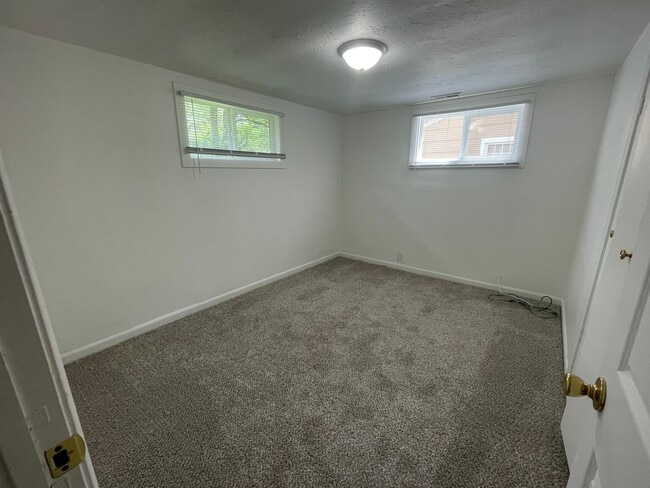 Building Photo - Renovated 3bed/1bath