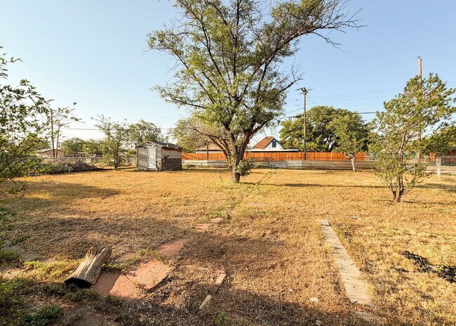 Building Photo - 3221 Emory St