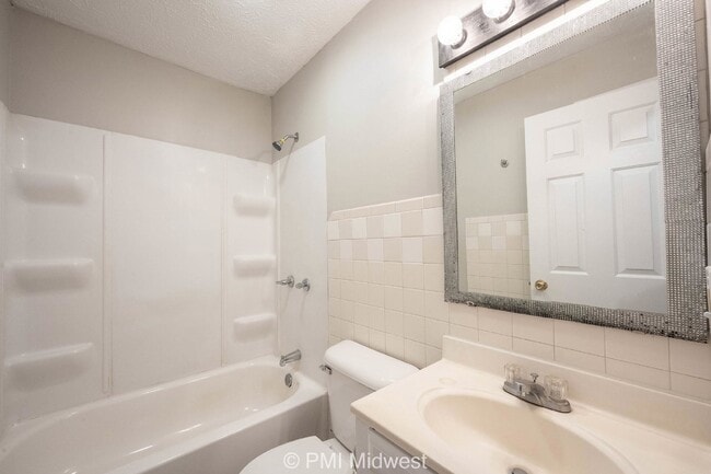 Building Photo - 270 S Lasalle St