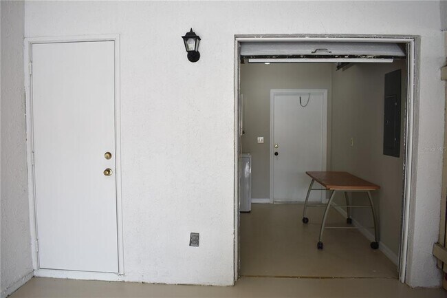 Building Photo - 1702 Aura Ct