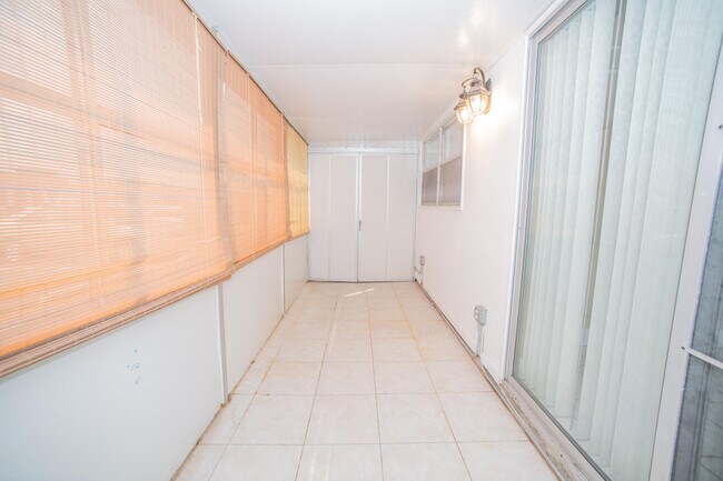 Building Photo - 101 Waterford D