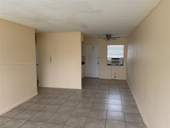 Building Photo - 16020 NE 19th Ct