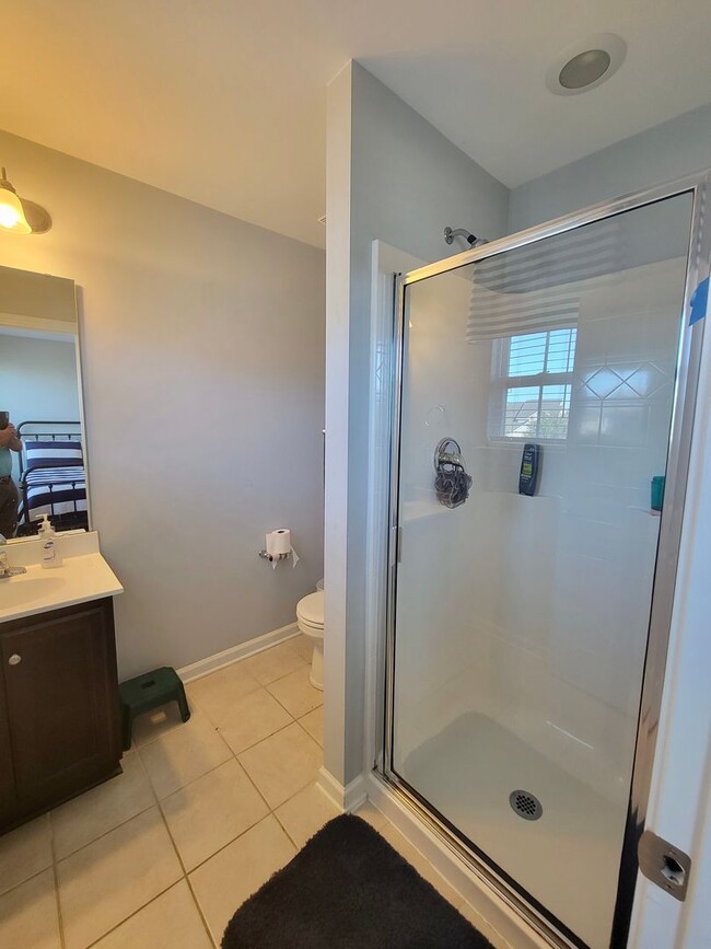 Building Photo - Lovely 3 bedroom, 3.5 bath home in Nellief...