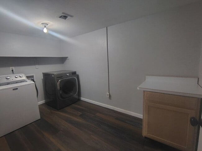 Building Photo - 9047 N Sanguine Dr