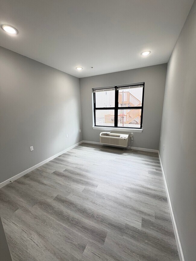 Building Photo - 455 Summer St