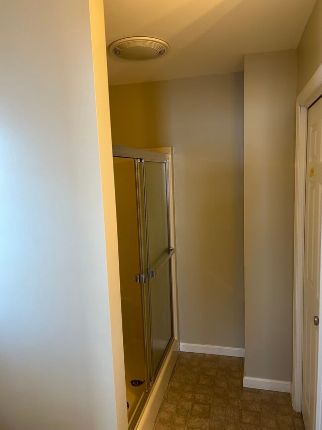 Building Photo - 320 Mt Vernon Rd