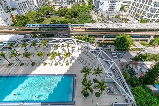 Building Photo - 1111 SW 1st Ave