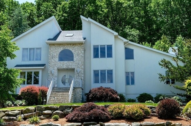 Building Photo - 19 Lea Pl