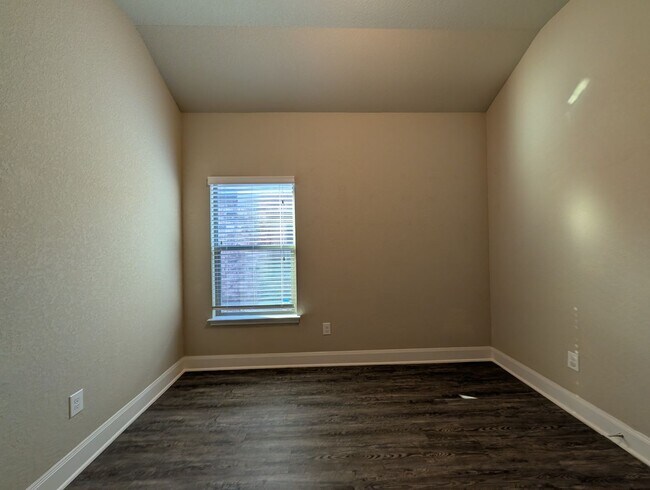 Building Photo - 1209 Old FM 306