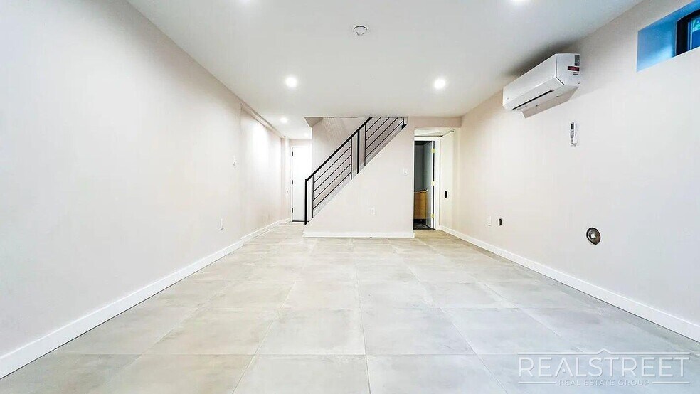 Building Photo - Beadel Street