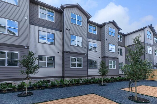 Building Photo - 1620 Oak Tree Dr