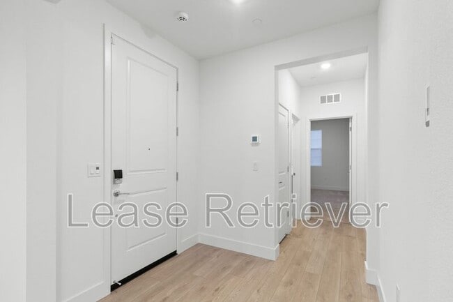 Building Photo - 1909 Ariana Pl