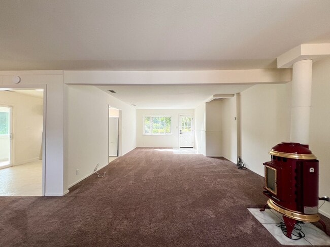 Building Photo - Three Bedroom St. Helena Home with Stunnin...