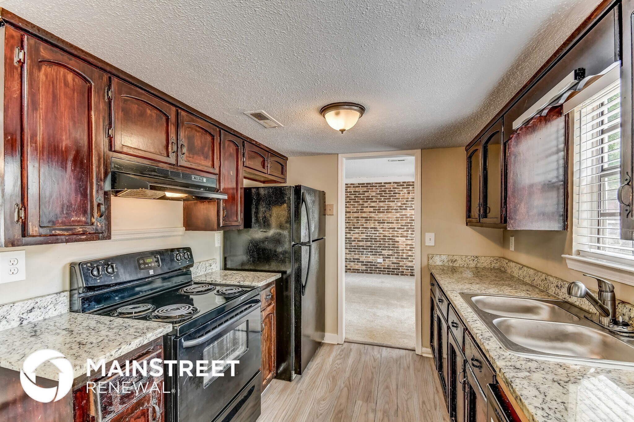 Building Photo - 904 Pine Forest Cir