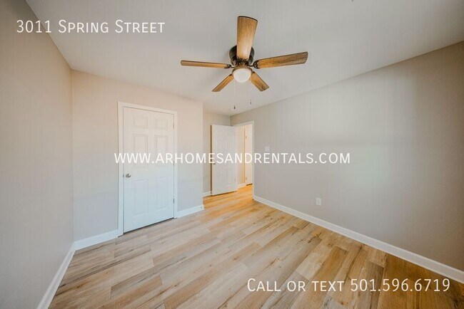 Building Photo - 3011 S Spring St