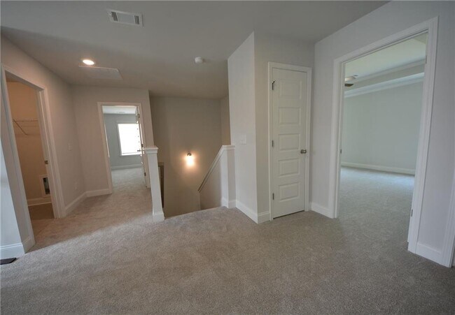 Building Photo - 7243 Millbrae Walk