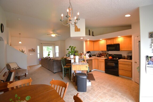 Building Photo - 2707 Colfax Dr
