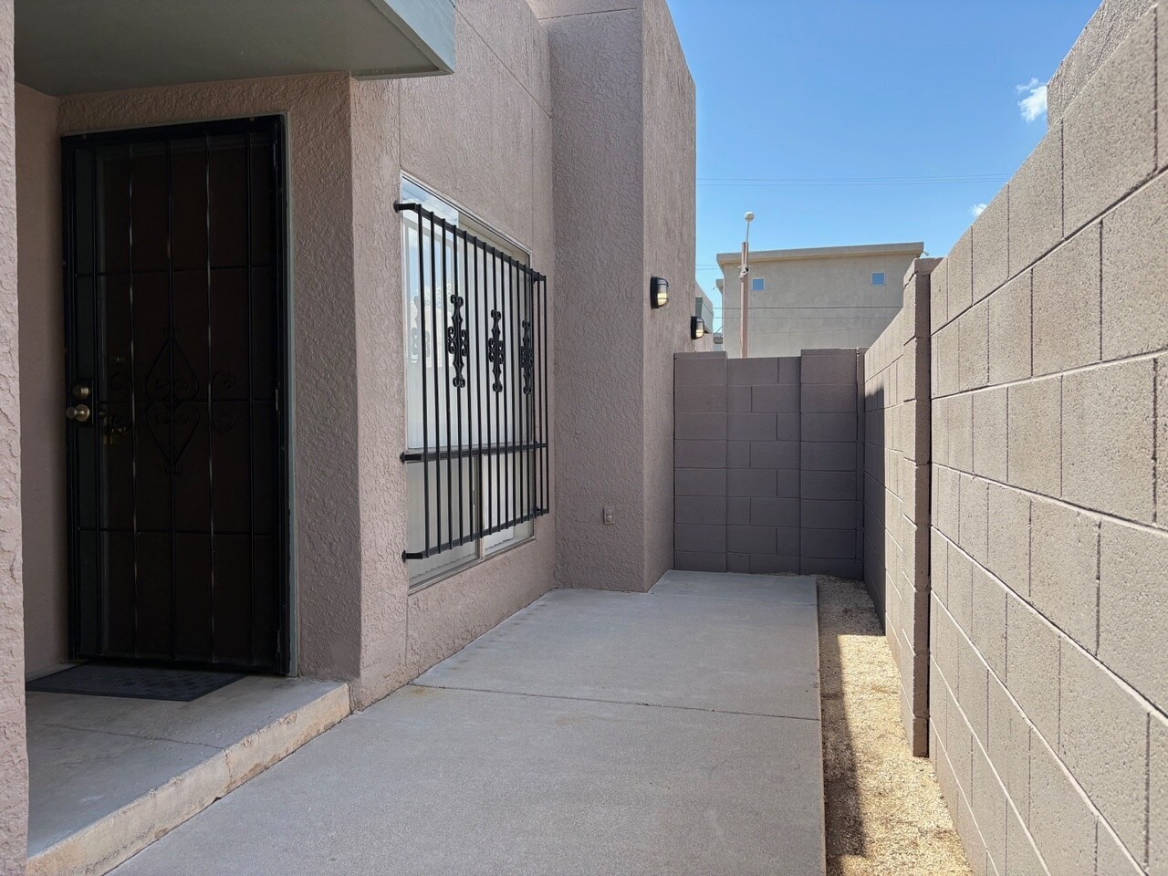 Private patio - 706 E Linden St
