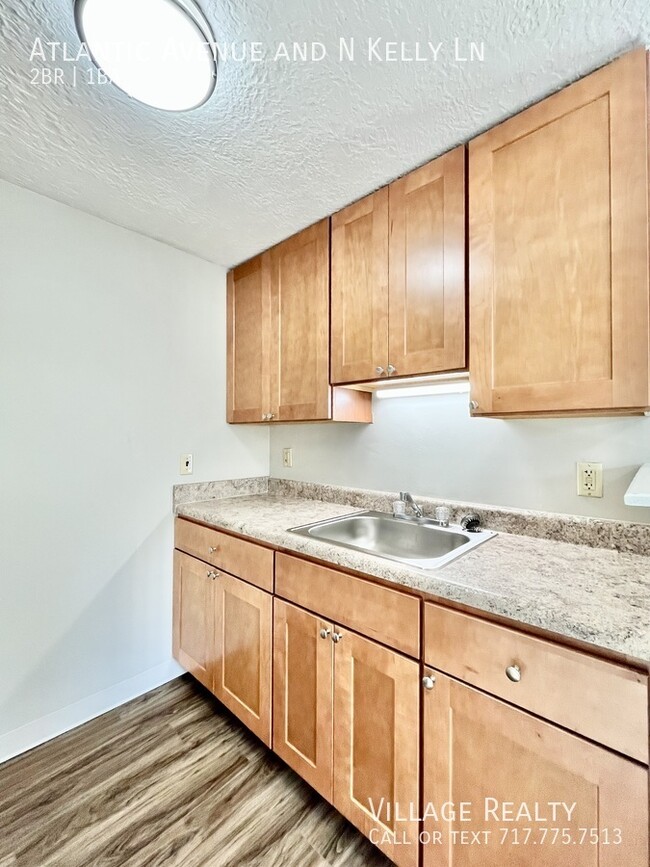 Building Photo - Newly-remodeled! Affordable 2-bed in Red L...