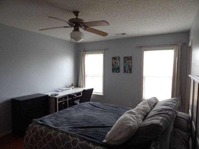 Building Photo - Whitney Pines